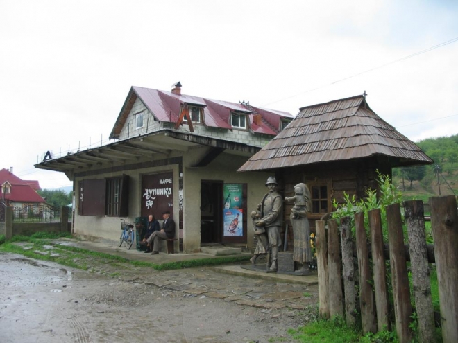 Pán na lavičce nám včera pomohl sehnat ubytování.