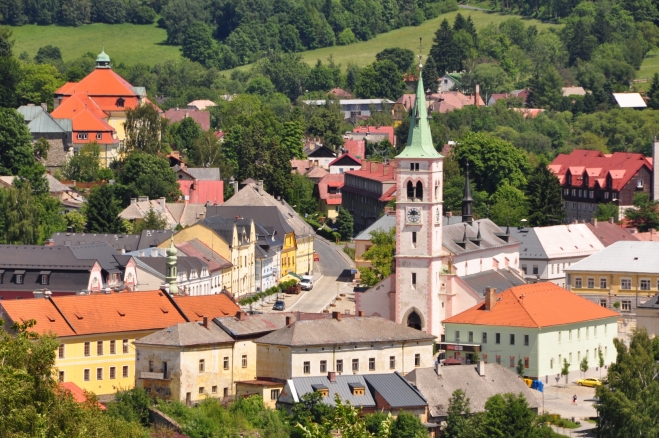 Arciděkanský kostel sv. Markéty s gotickou trojlodní bazilikou z poloviny 14. století je hlavní dominantou města. 