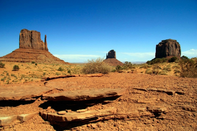 Utah, Monument Valley - pohled na Mittens (Rukavice, Palčáky)