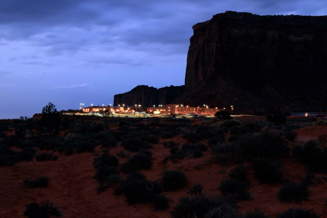 Utah, Monument Valley - informační centrum před východem slunce