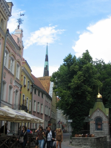 Tady mi trochu ujela ruka směrem k obloze, kde skromně vyčnívá Svatý Olaf.