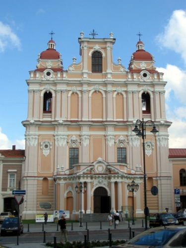 Vilnius je v první řadě velká přehlídka kostelů. Kostel sv. Kazimíra (Šv. Kazimiero bažnyčia) poblíž Radničního náměstí.