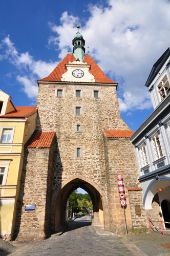 Dolejší brána byla součástí městského opevnění již od jeho založení v 60. letech 13. století. Současná podoba brány je výsledkem rekonstrukce z roku 1905.