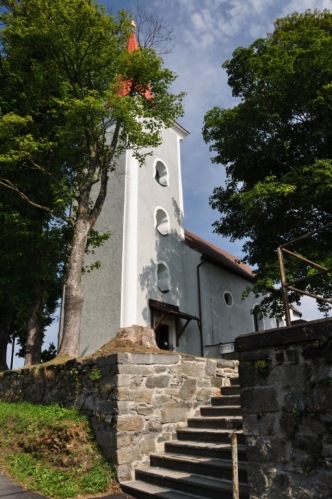 Kostel sv. Václava v Čachrově.