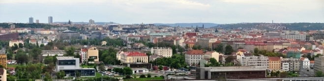 Praha naširoko.