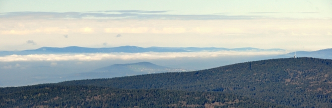 Vpravo je na vrcholku Haidlu možné spatřit rozhlednu.