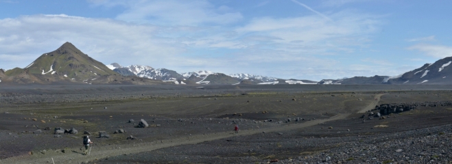 Panorama planiny. K těm bílým horám v dáli jdeme.