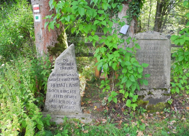 Nostalgii lze chápat. Války páchají zlo a tohle je jejich důsledek. Co si asi myslel onen Němec s českým doprovodem, kterého jsme zde potkali?