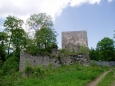 Vítkův kámen 1053m vysoký vrch je místem nejvýše položená zříceniny hradu v Čechách. Hrad založili ve 13. století Vítkovci a nedlouho poté přešel do majetku Rožmberků. V 16. století byl připojen k panství českokrumlovskému, ale ztratil význam a koncem 17. století začal pustnout. Až v roce 1869 proběhly opravy, které v současné době pokračují.Zachovala se třípatrová obranná hranolová věž na skálea opevnění s bastiony ze 16. nebo 17. století. 