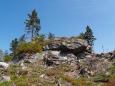 Výška dle mapy 1 050m je slušná, sousední Hvězdná (1 012m) je nižší, přesto na mapě název nenacházíme. Jen název Rotes Marterl, který se ale asi vztahuje spíš k místu, než k vrcholu.