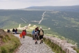 Dnes je nově nahoru řetězovou cestou jednosměrka a tak většina turistů dolů míří touto kamenitou cestou.