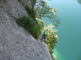 Na kolmé stěně nad žebříkem je dost velkých kramlí (na Dachsteinu byly menší), takže se jde dobře. Je vidět, že ferrata byla postavena pro turisty.