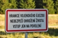 Určitě není vhodné naši trasu opakovat v době, kdy se v prostoru cvičí, střelba kterou můžete v tomto případě slyšet, vás ale spolehlivě zažene zpět.