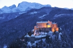 Zimní pohled na hrad Werfen. 