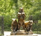 Medvědi poblíž metropolitního muzea uměni