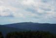 Od turistického rozcestníku Pustina mířím foťák na Poledník a jeho charakteristickou rozhlednu.