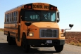 Utah, Monument Valley - školní autobus na silnici Forresta Gumpa, jiný způsob dopravy do školy snad ani není možný