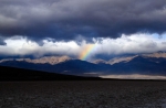 California, Death Valley - duha nad Badwater