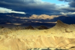 California, Death Valley, Zabriskie Point - východ slunce