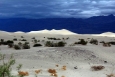 California, Death Valley, Mesquite Sand Dunes -  sluncem osvětlená duna