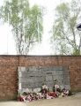 Památník obětem, kteří zde zahynuli, především zastřelením...dříve Stěna smrti