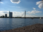 Riga, most Vanšu a mrakodrap banky Swedbank
