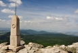 Roku 1838 byl na vrcholu postaven obelisk na památku návštěvy Adély Rohanové, zvaný dodnes Rohanský kámen (Rohanstein), který stojí na někdejší hranici mezi Rohanským a Clam-Gallasovským panstvím