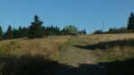 Masaryčka od silnice vedoucí na hřebeny Orlických hor, která byla vybudovaná až deset let po dokončení výstavby chaty v roce 1935 ...teprve až po roce 1974 byla dostavěno pokračování horské silnice za Orlické hory do Bedřichovky a dál do Bartošovic a Mladkova ...  