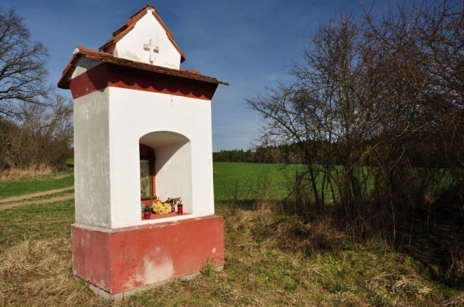 Kaplička nad Podelhotou.