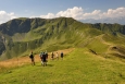 Sestup do sedla, kde A skupina začne stoupat na Manlitzkogel a já jejich postup budu dokumentovat z doliny Schwarzachengraben.