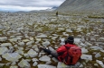 Cesta z vrcholu Vinjeronden k jezeru Rondvatnet, národní park Rondane, Norsko