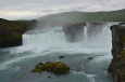 Goðafoss neboli božský vodopád, kam v roce 1000 hodil jeden z předních Islanďanů sošky norských pohanských bohů poté, co parlament Althingi přijal křesťanství jako oficiální náboženství Islandu.