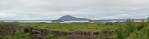 Panorama jezera Mývatn s pseudokrátery z Dimmuborgiru. Vzadu opět hora Vindbelgjarfjall. 