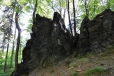 Mnichův kámen leží na úbočí Biskupské kupy. Hřeben skal dosahuje délky kolem 200 metrů. Skály jsou tvořené černými fylitickými břidlicemi. Jejich jehlanovitý tvar připomíná mnišskou kapuci.