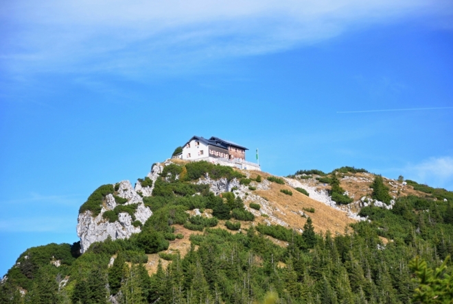 Gmundner Hütte poskytuje výhled na stejnojmenné město, u něhož parkujeme.