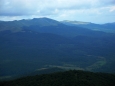 Vzdálená Tarnica (1 346 m n. m.) je ještě v poských Bieščadech.