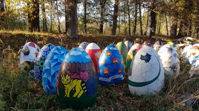 Zazimovaná velikonoční vajíčka nedaleko Hluboké.