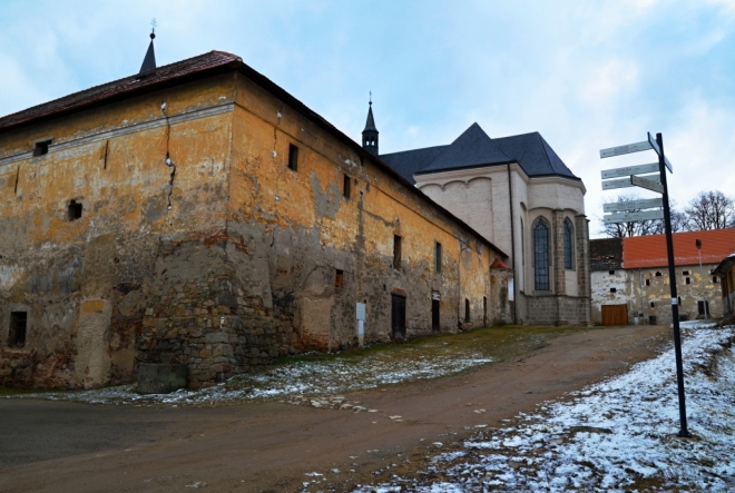 V areálu Milevského klášteru...
