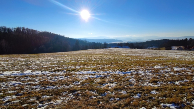 Vzdálená modrá Šumava. 