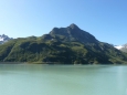 Cíl naší cesty tyčící se nad přehradou Silvretta-Stausee