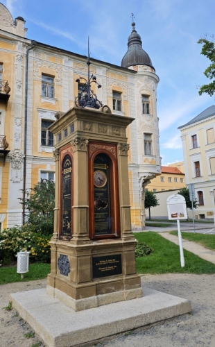 Meteorologický sloup byl ve Františkových Lázních zřízen v roce 1882.