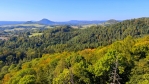 Podzim ještě nepřevzal plně vládu nad krajinou, ale z léta zbývají poslední dny... Jako první vrchol, který upoutá naši pozornost je Růžovský vrch, na který se Marie s Romanem vydají zítra.