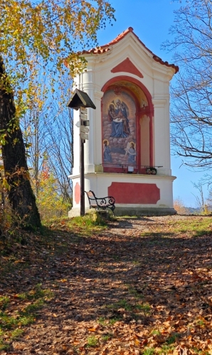 Výklenková kaple u plošiny na Křížové hoře...