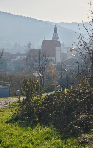 Od Žižkovy skalky máme hezký výhled na Prachatice...